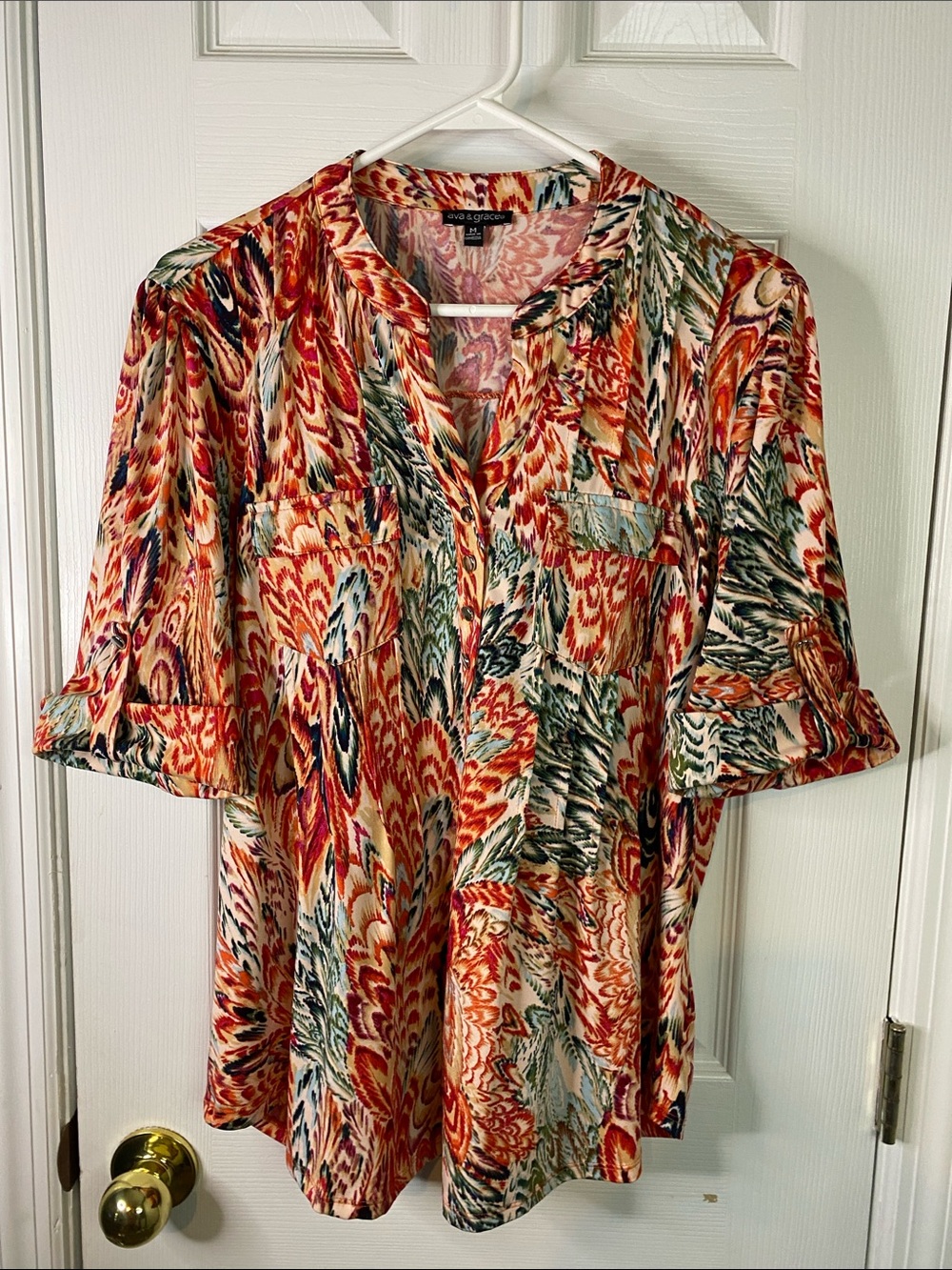 Ava & Grace Multicolor Feather-Print Buttons Size Medium.